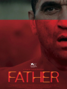 Affiche du film Father, visage d'un homme en gros plan, sur la partie droite de l'affiche, air sérieux, de son nez jusqu'en bas de l'affiche un filtre rouge.